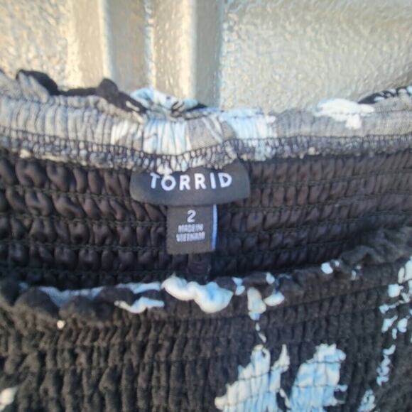 Torrid Blue on Black Floral Long Sleeve Shirred Top Size 2 - Picture 5 of 10